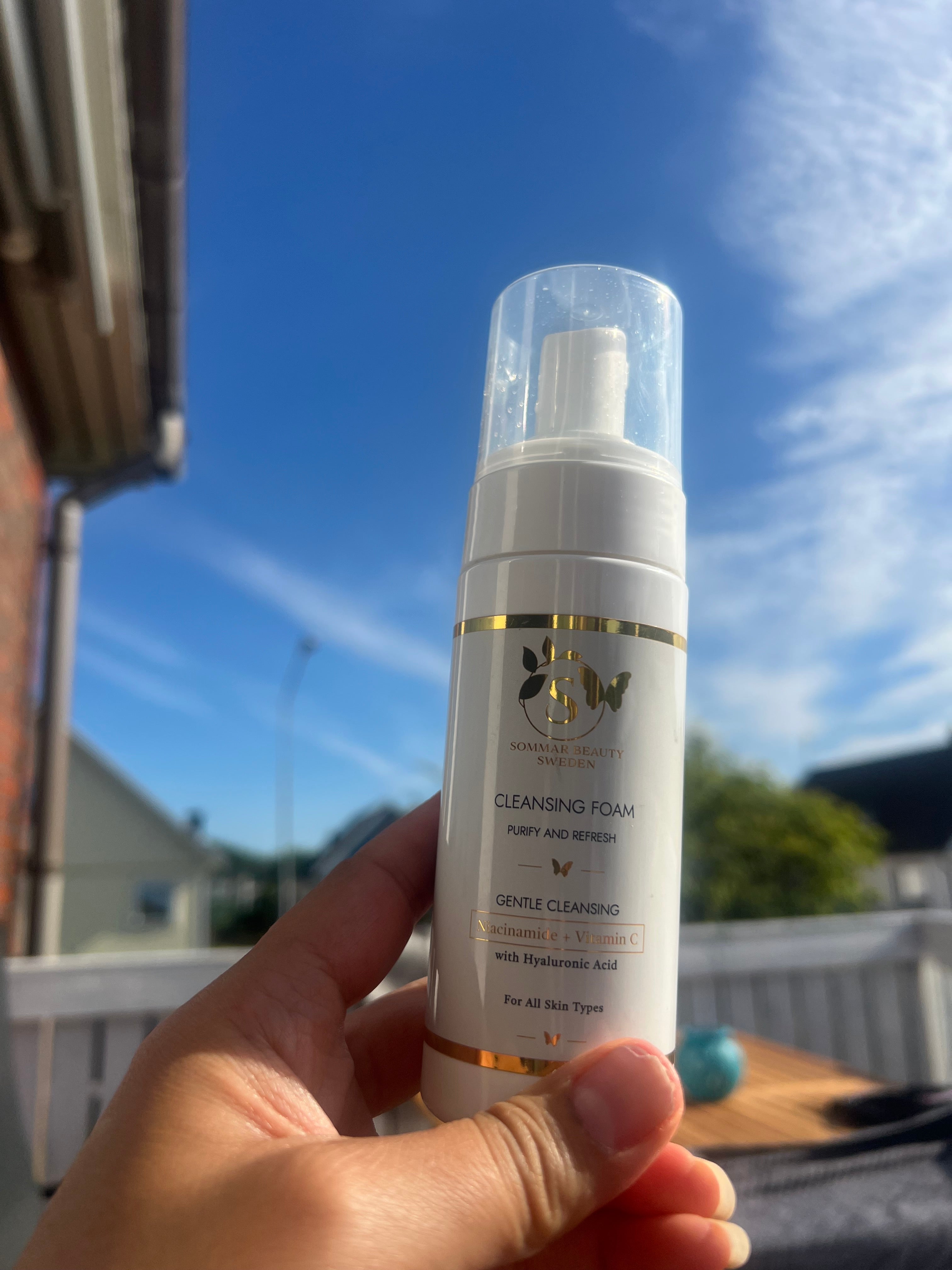 Facial cleansing foam with Niacinamide, Vitamin C and Hyaluronic Acid, 160 ml

Fragrance-Free